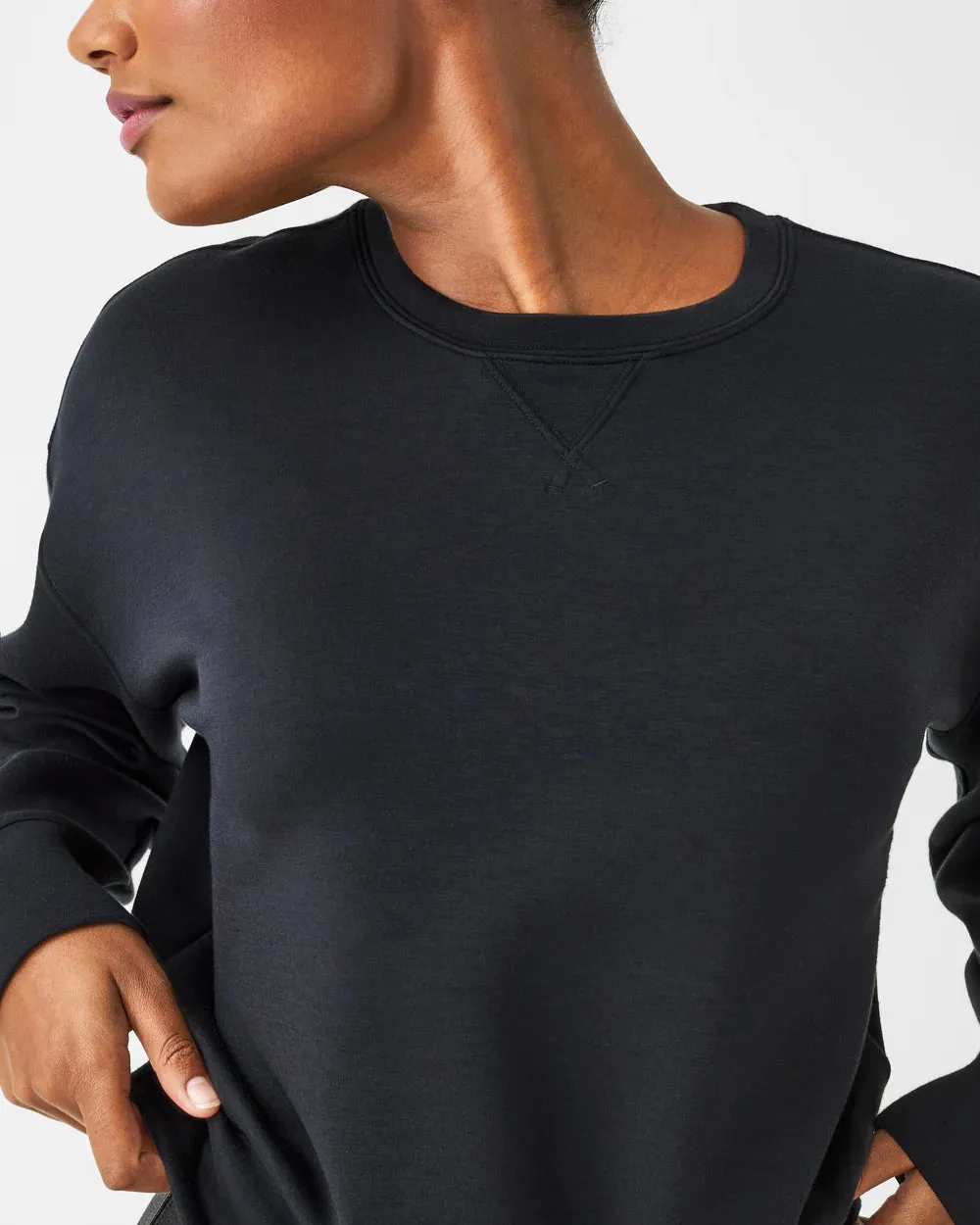 Air Essentials Crew, Very Black