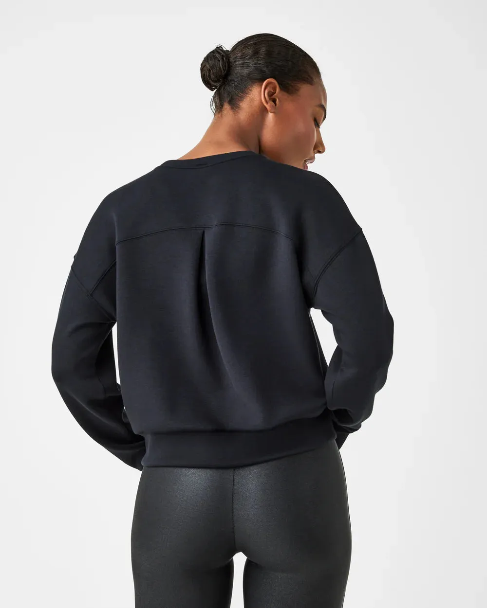 Air Essentials Crew, Very Black